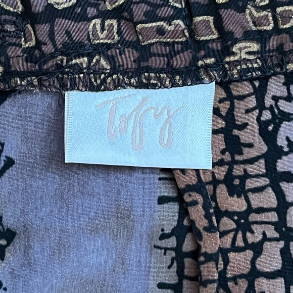 Vintage Snakeskin-Patterned Skirt with Gold Motifs. - Picture 4 of 6